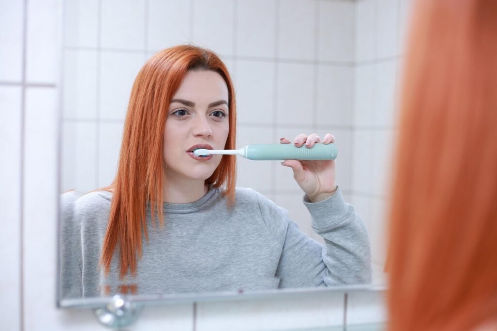 femme brosse à dents